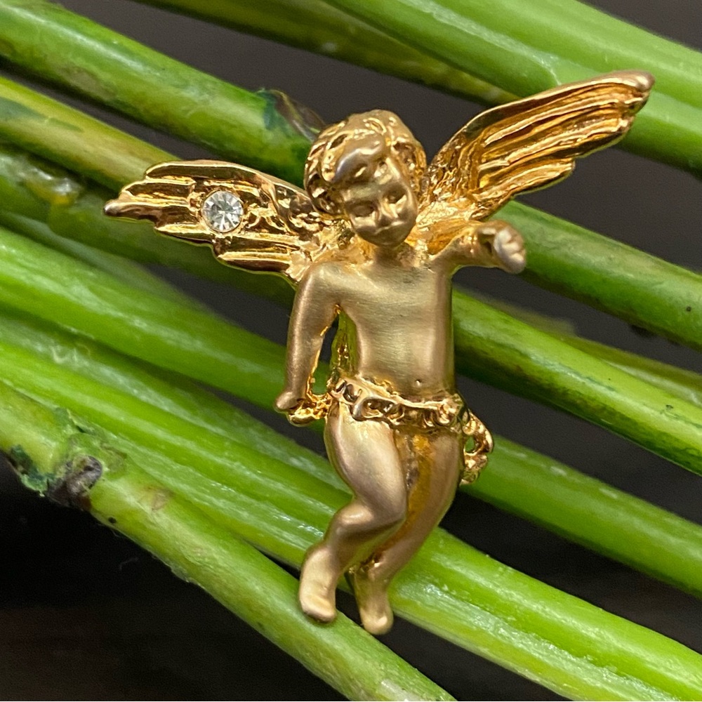 Vintage GIOVANNI Signed Gold Angel Cherub 1.25” Pin